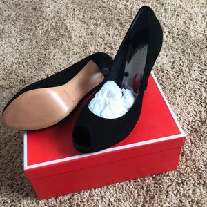 Black felt, open toed coach heels